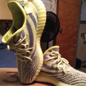 Used yeezy semi-yellow size 10.5
